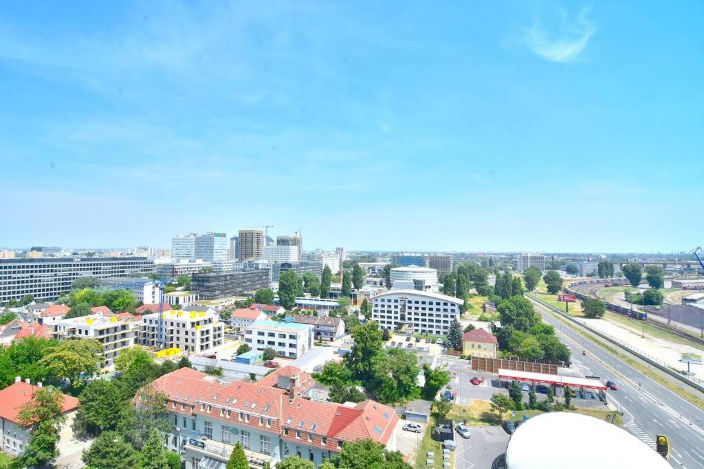 Apartmán Downtown Charm With Free Parking Spot Bratislava Exteriér fotografie
