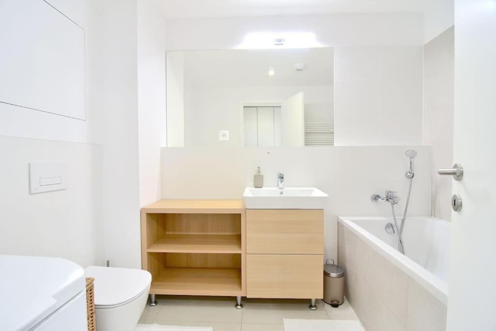 Apartmán Downtown Charm With Free Parking Spot Bratislava Exteriér fotografie